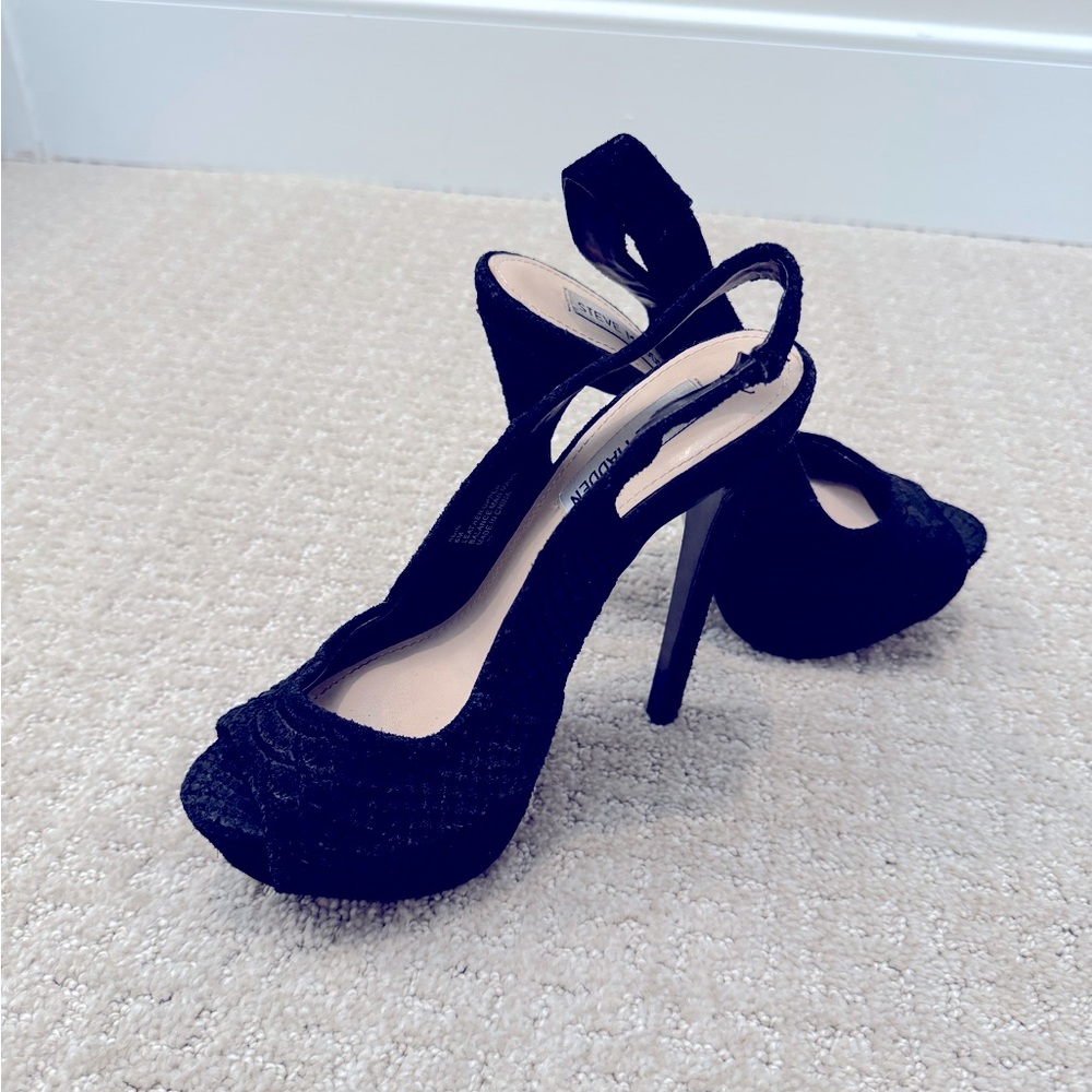 Steve Madden Sling back pumps. Size 6. Black